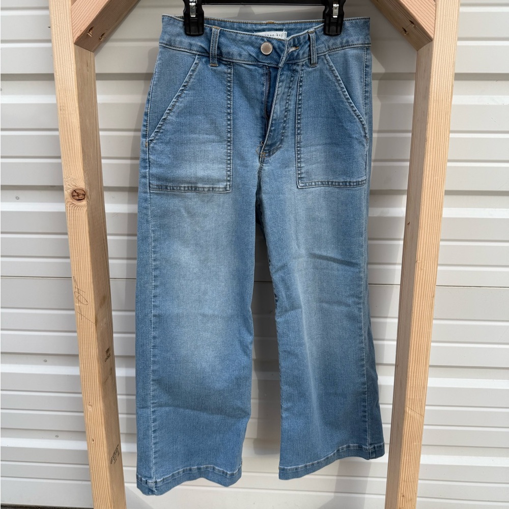 Light wash denim wide legs jeans